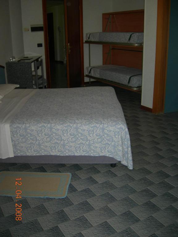 Hotel Meripol Альба-Адріатіка Номер фото